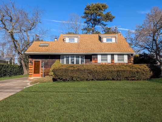 Exterior, Facade, Cape Cod