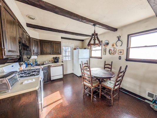 Dining room, Interior, Kitchen, Pendant Lights, Wooden Beams