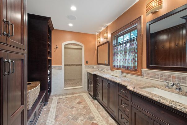 Bathroom, Dual Sink Vanities, Interior, Recessed Lighting