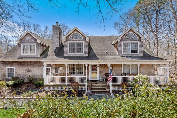 Exterior, Facade, Cape Cod