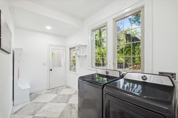 Interior, Marble, Recessed Lighting, Washer
