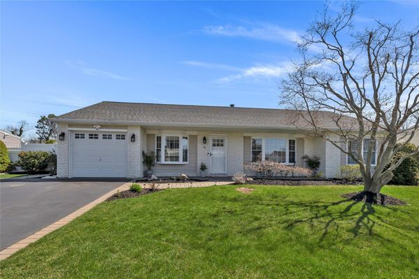 Attached, Exterior, Facade, Ranch