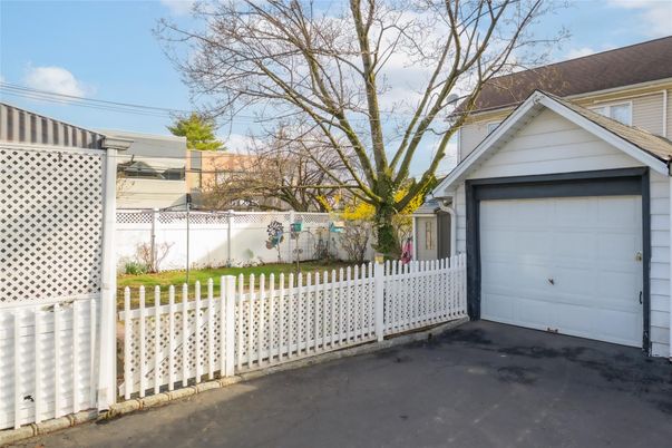 Detached Garage, Exterior
