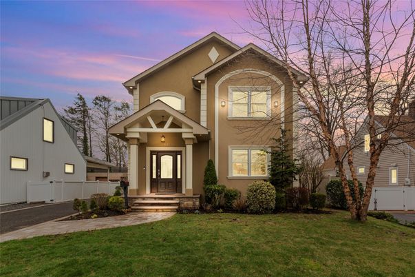 Exterior, Facade, American Craftsman