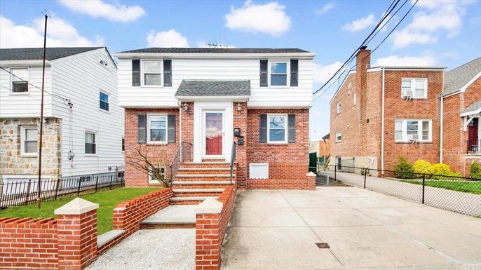 Exterior, Facade, Brick Facade, Raised Ranch