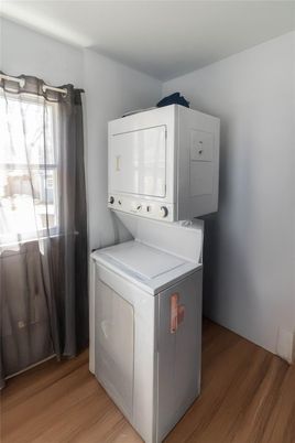 Interior, Utility Closets, Washer, Wood Texture Flooring