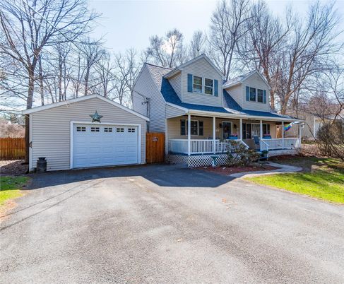 Attached, Exterior, Facade, Cape Cod