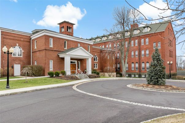 Exterior, Facade, Brick Facade, Georgian