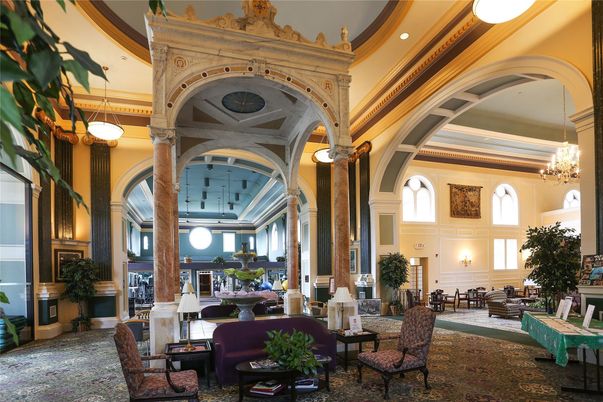 Chandelier, Dining room, Interior, Living room, Pendant Lights