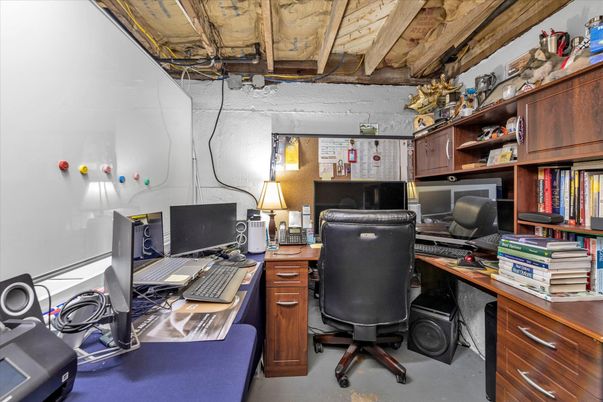 Home Office, Interior