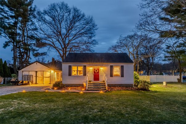 Backyard, Exterior, Facade, Cape Cod