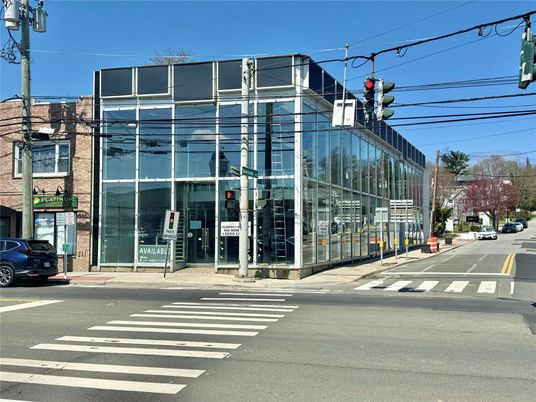 Exterior, Facade, Highrise