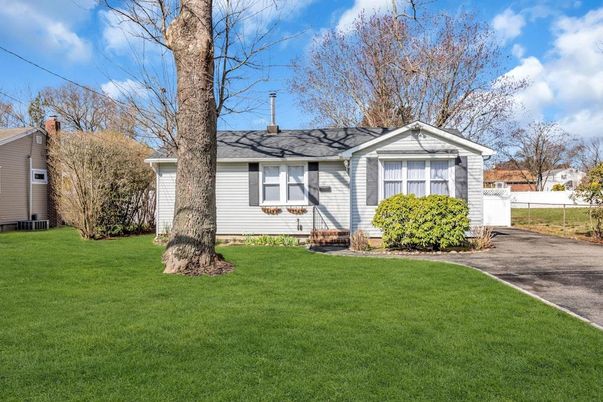 Backyard, Exterior, Facade, Ranch