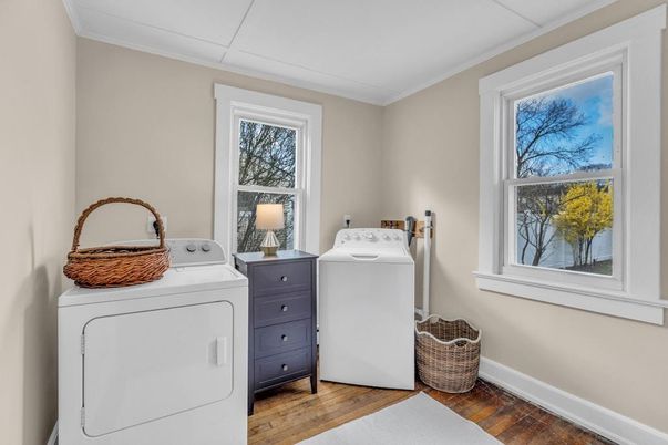 Interior, Washer, Wood Texture Flooring