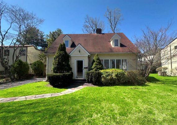 Exterior, Facade, Cape Cod
