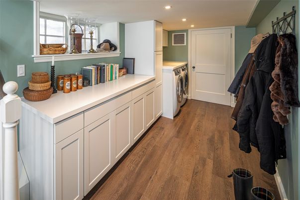 Interior, Recessed Lighting, Washer, Wood Texture Flooring