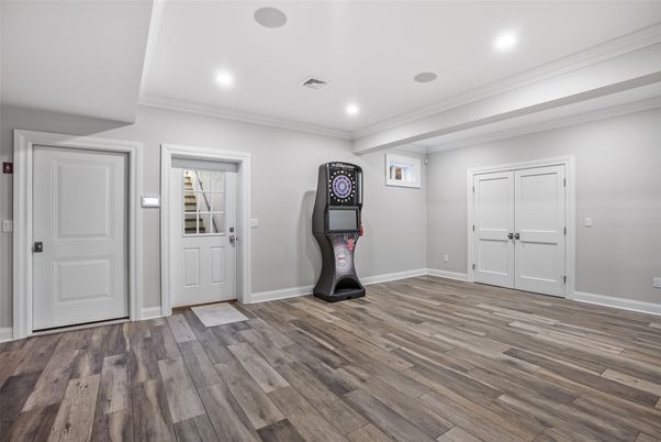 Fitness Equipment, Interior, Recessed Lighting, Wood Texture Flooring