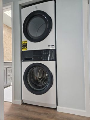 Interior, Utility Closets, Washer, Wood Texture Flooring