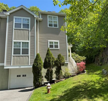 Attached, Exterior, Facade, Rowhouse