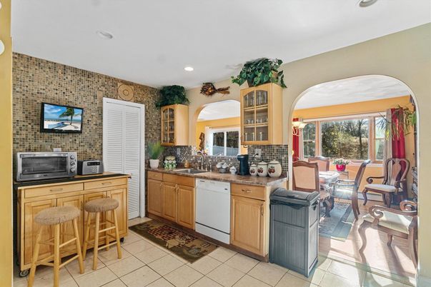 Dining room, Interior, Kitchen, Recessed Lighting