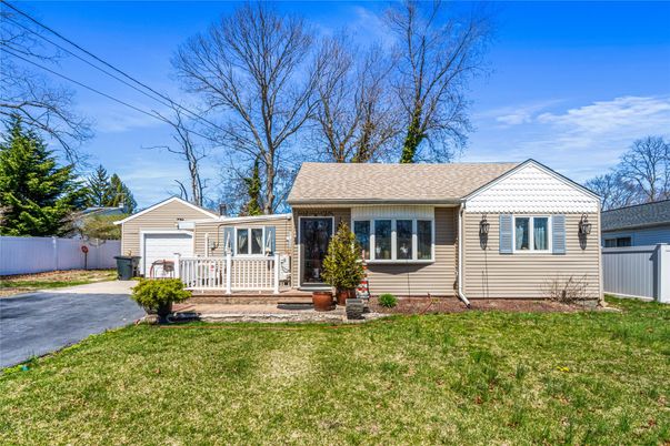 Attached, Detached Garage, Exterior, Facade, Cape Cod