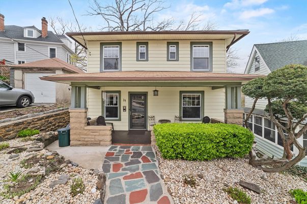 Attached, Exterior, Facade, American Foursquare