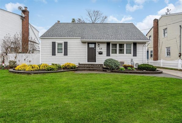 Exterior, Facade, Cape Cod