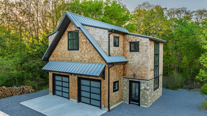 Attached, Exterior, Facade, Brick Traditional