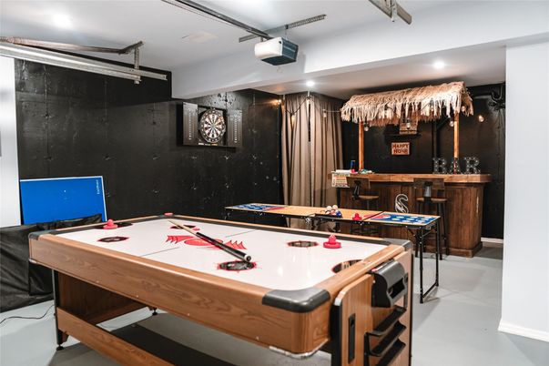 Billiard Table, Game Room, Interior, Recessed Lighting