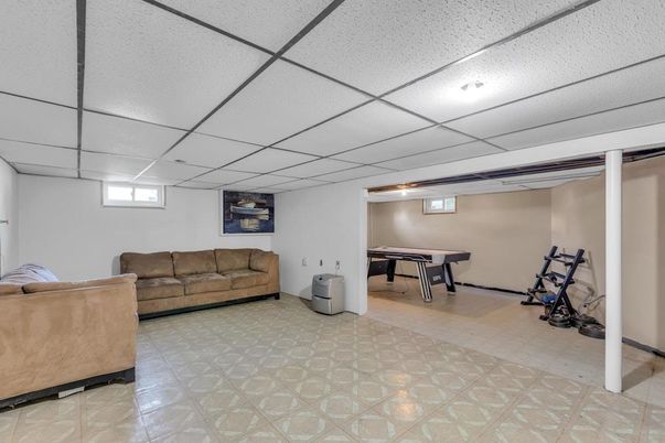 Billiard Table, Game Room, Interior