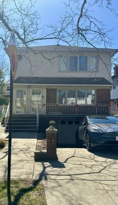 Exterior, Facade, Queen Anne Victorian