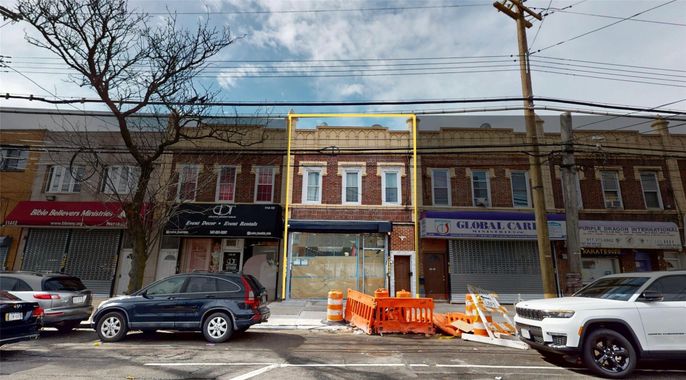 Exterior, Facade, Brick Facade, Rowhouse