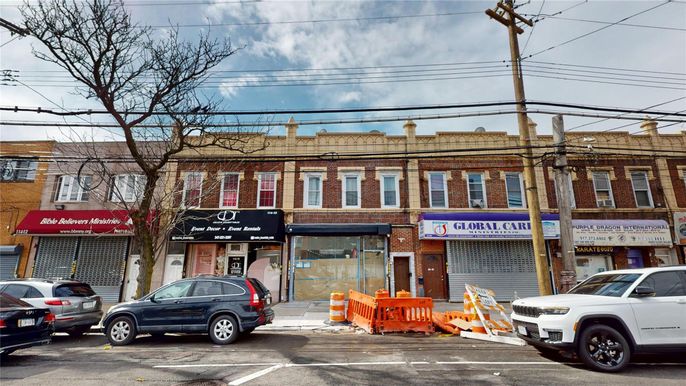 Exterior, Facade, Brick Facade, Rowhouse