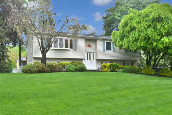 Backyard, Exterior, Facade, Raised Ranch