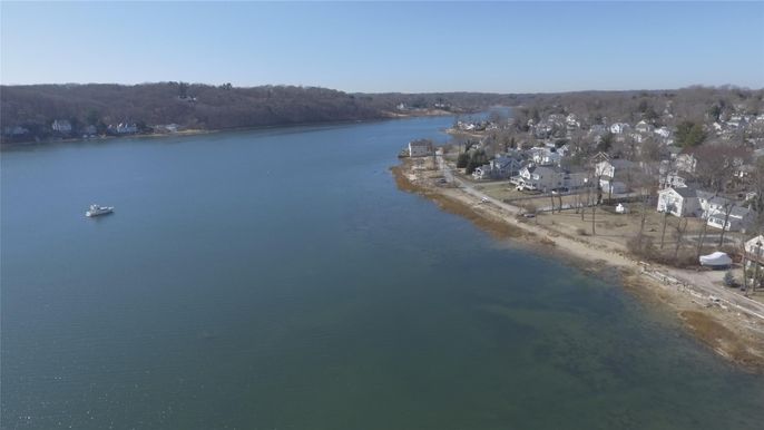 Exterior, Lake