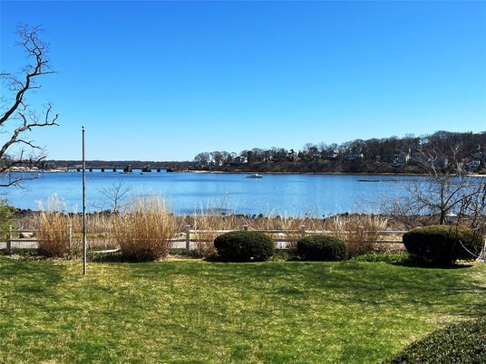 Exterior, Lake