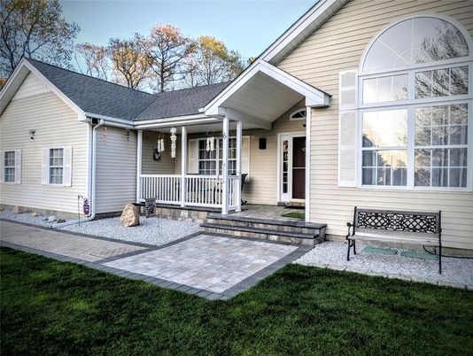 Exterior, Facade, Ranch