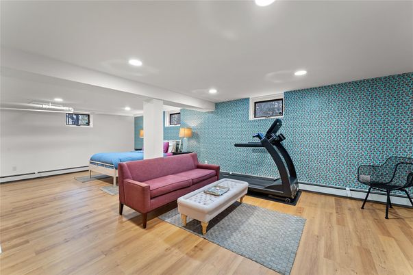 Fitness Equipment, Interior, Living room, Recessed Lighting, Wood Texture Flooring