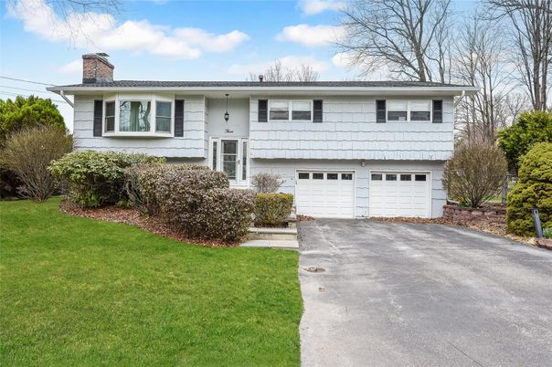 Attached, Exterior, Facade, Raised Ranch