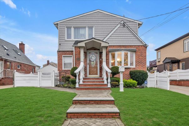 Exterior, Facade, Brick Facade, American Craftsman