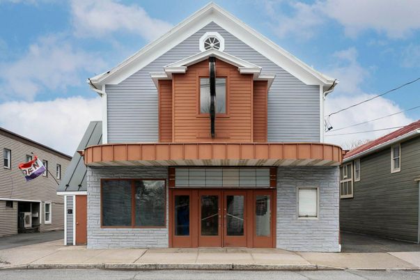 Exterior, Facade, Queen Anne Victorian