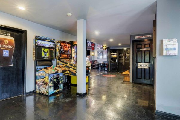 Game Room, Interior, Recessed Lighting