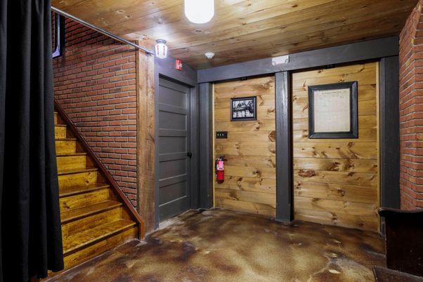 Empty room, Interior, Wooden Ceilings, Wooden Walls