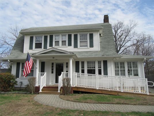Exterior, Facade, American Foursquare
