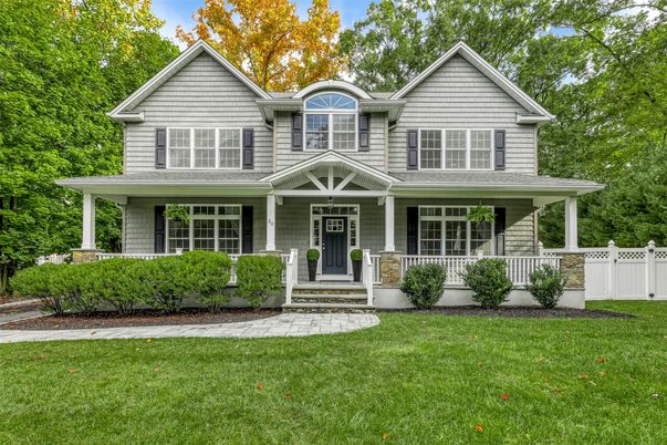 Exterior, Facade, American Craftsman