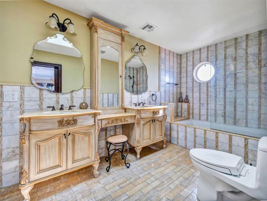Bathroom, Dual Sink Vanities, Interior