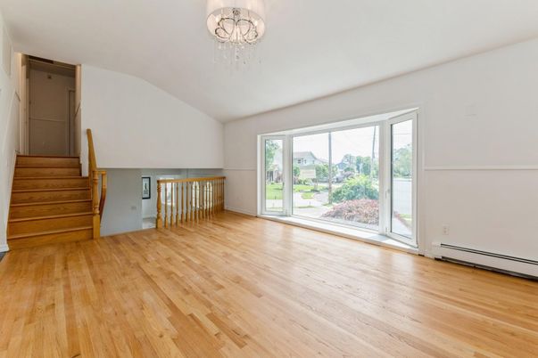 Chandelier, Empty room, Interior, Wood Texture Flooring