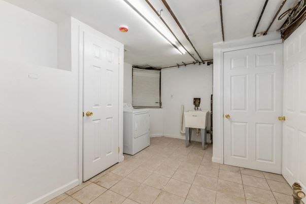 Interior, Washer