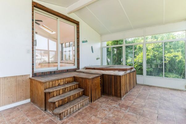 Hot Tub, Interior, Sun Room