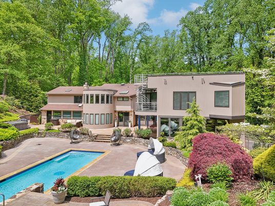 Exterior, Facade, Pool, Raised Ranch